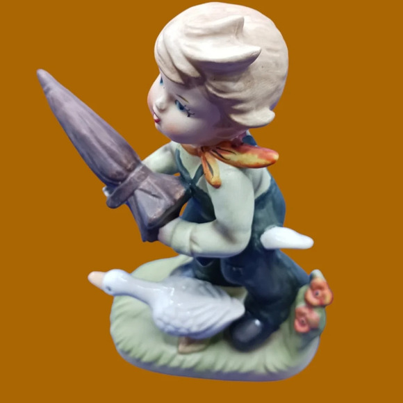 Napco boy with goose and umbrella "6"figurine - Picture 6 of 9